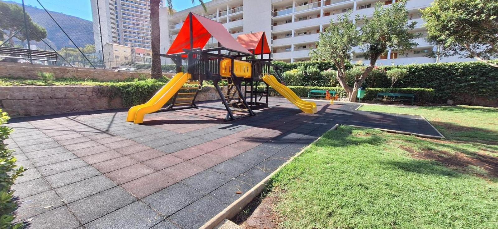 Nuevo Apto Hasta 6 Personas Muy Cerca De Playa Levante Con Jardines Y Gran Piscina , Pista De Tennis Y Futbol Deportes Y Zona Infantil ,en Urbanizacion Con Parking